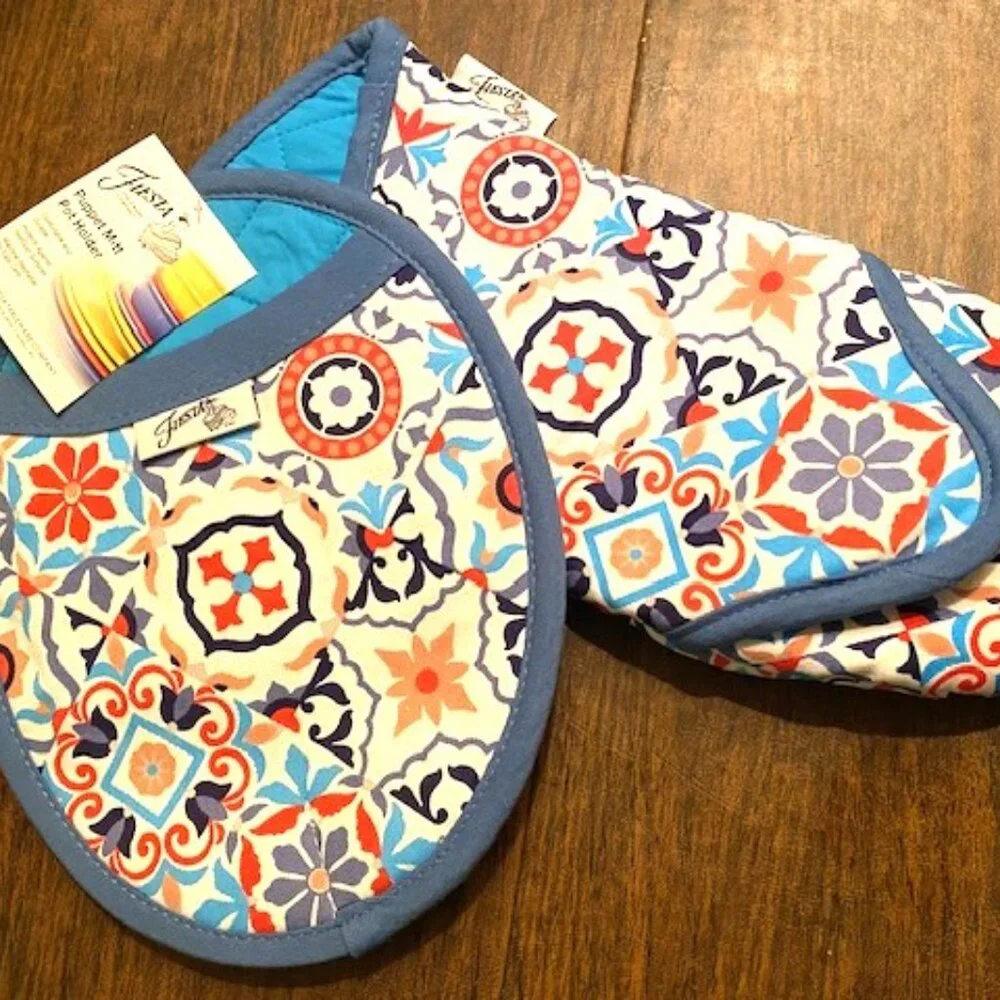 COPY - NEW Fiesta Tableware Company Kitchen Puppet Mitt & Pot Holder Set Of 2